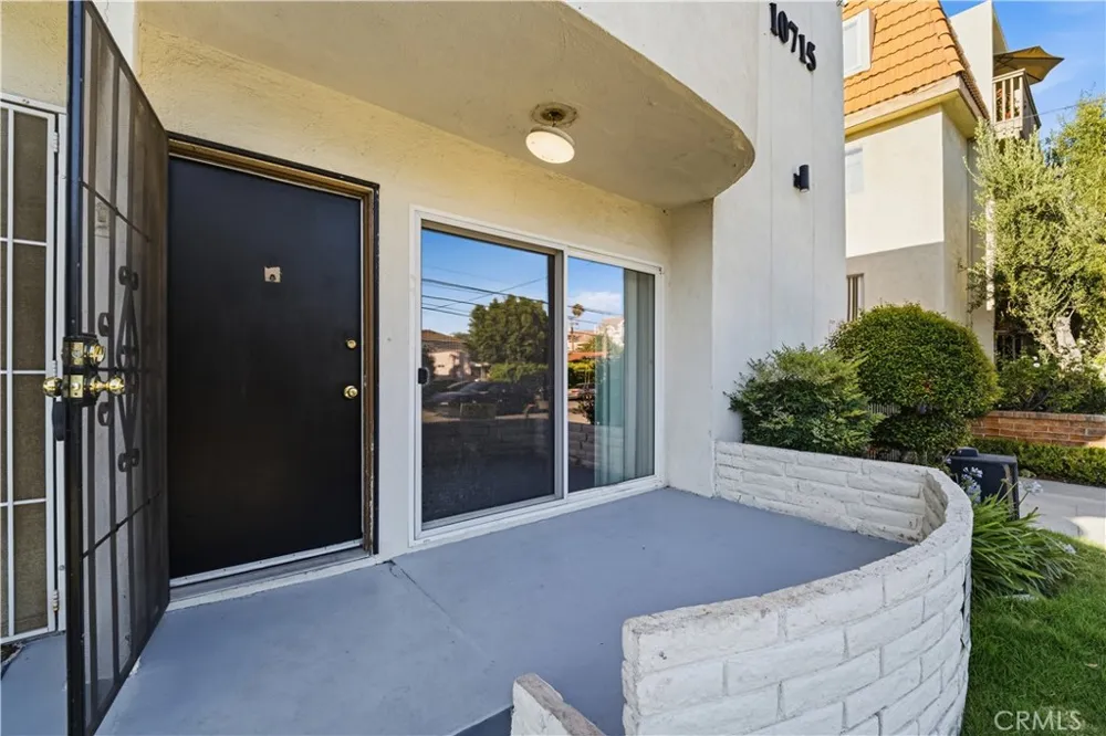 10715 Moorpark Street #1 Los Angeles, CA 91602