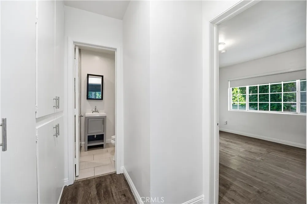 10715 Moorpark Street #1 Los Angeles, CA 91602