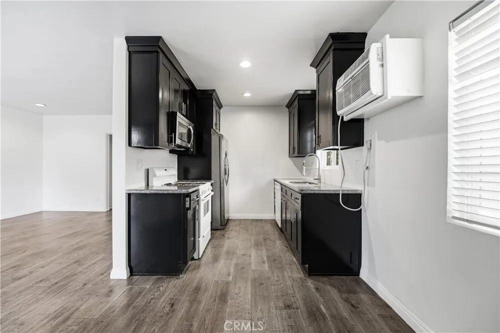 10715 Moorpark Street #1 Los Angeles, CA 91602