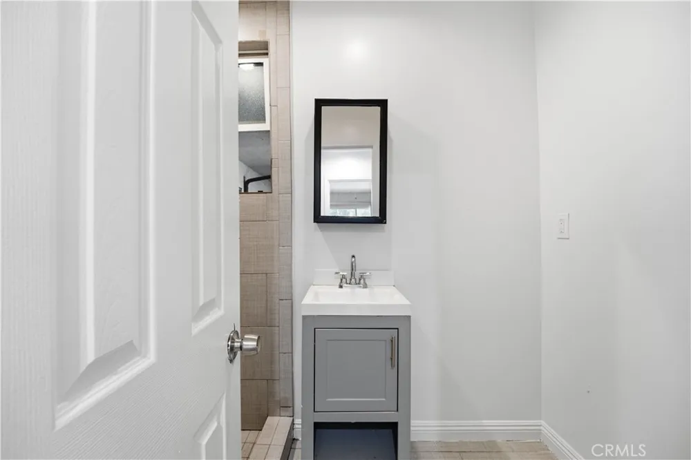 10715 Moorpark Street #1 Los Angeles, CA 91602