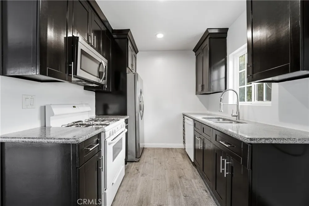 10715 Moorpark Street #1 Los Angeles, CA 91602