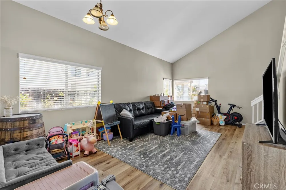32166 Via Arias Temecula, CA 92592