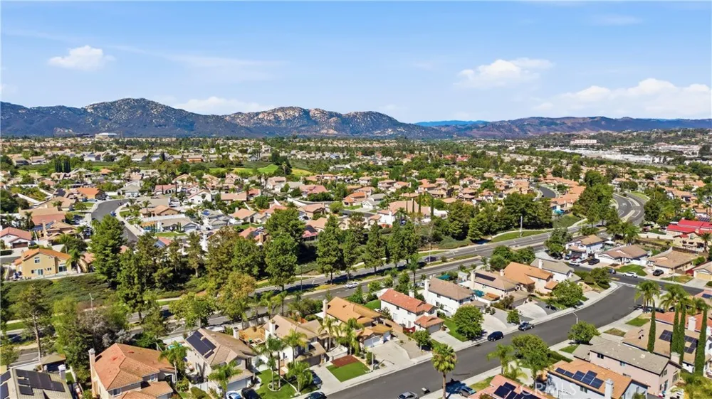 33265 Calle Langarica Temecula, CA 92592