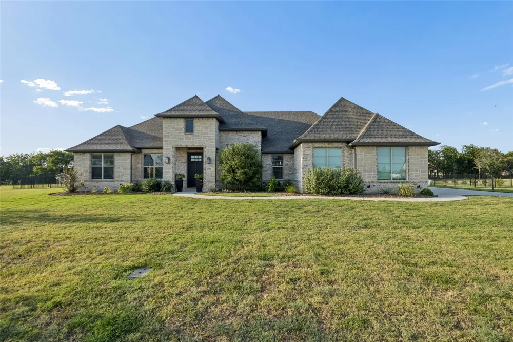 330 Waterview Drive Gunter, TX 75058