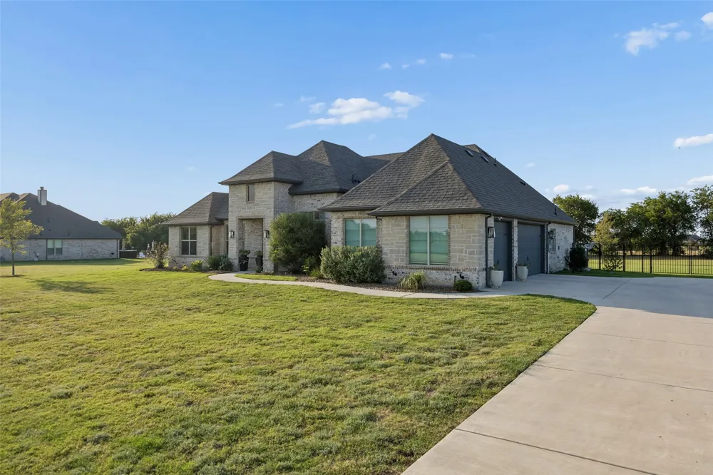 330 Waterview Drive Gunter, TX 75058