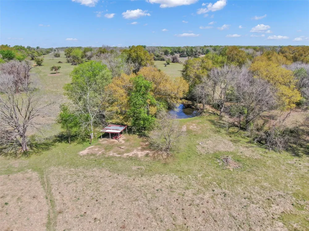 1111 S Hickory Loop Calvert, TX 77837