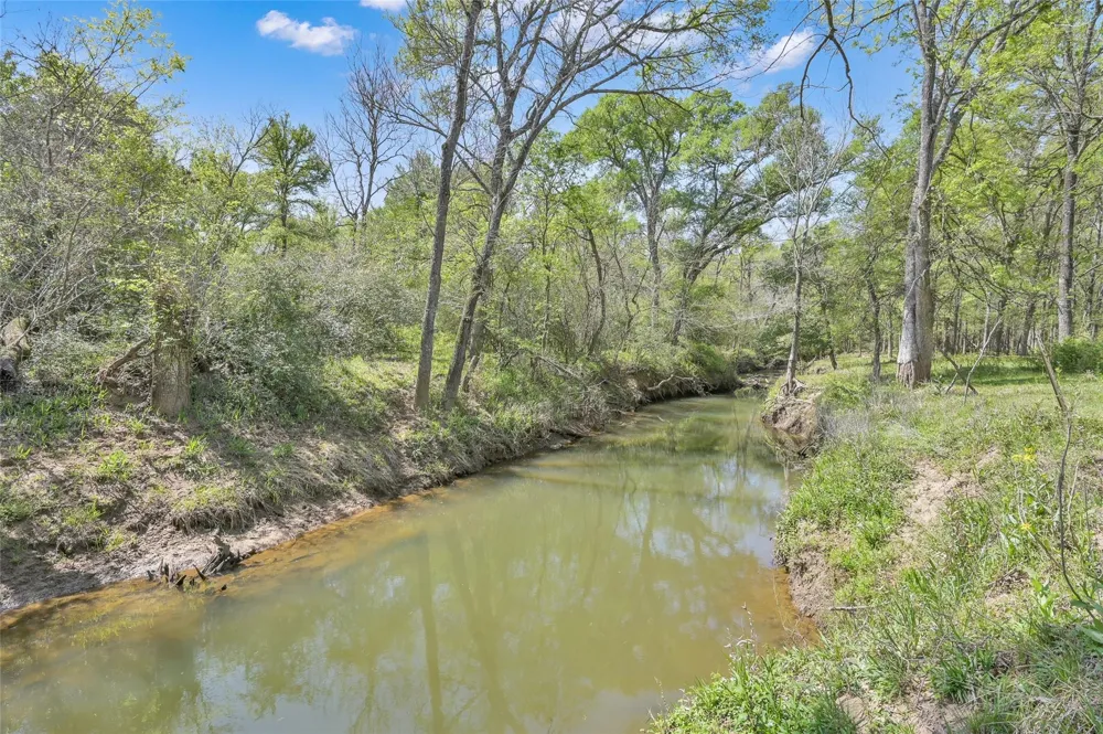 1111 S Hickory Loop Calvert, TX 77837