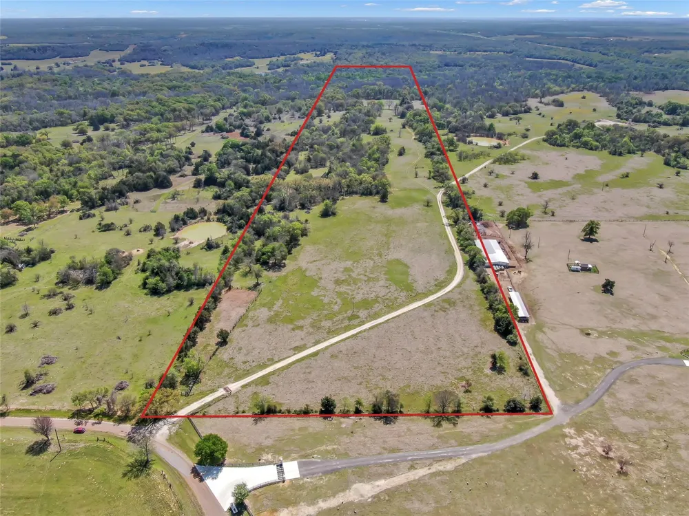 1111 S Hickory Loop Calvert, TX 77837