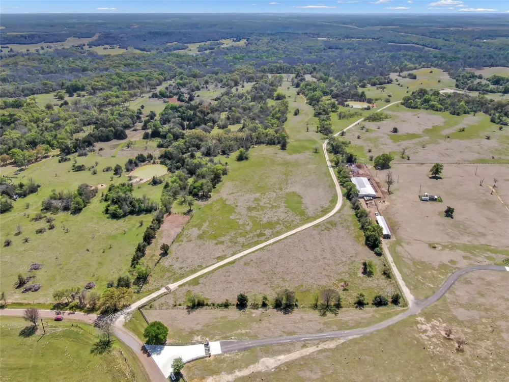 1111 S Hickory Loop Calvert, TX 77837