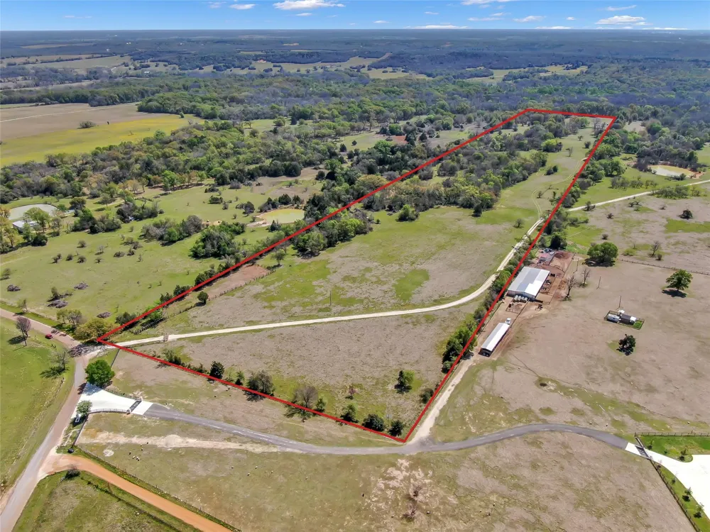 1111 S Hickory Loop Calvert, TX 77837