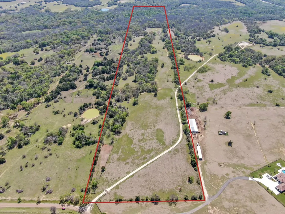 1111 S Hickory Loop Calvert, TX 77837