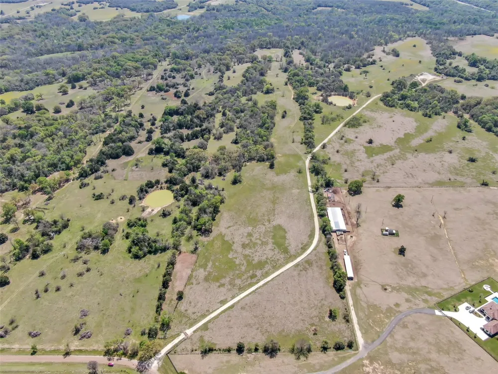 1111 S Hickory Loop Calvert, TX 77837