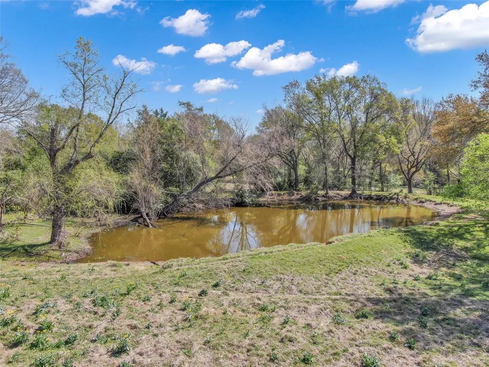 1111 S Hickory Loop Calvert, TX 77837