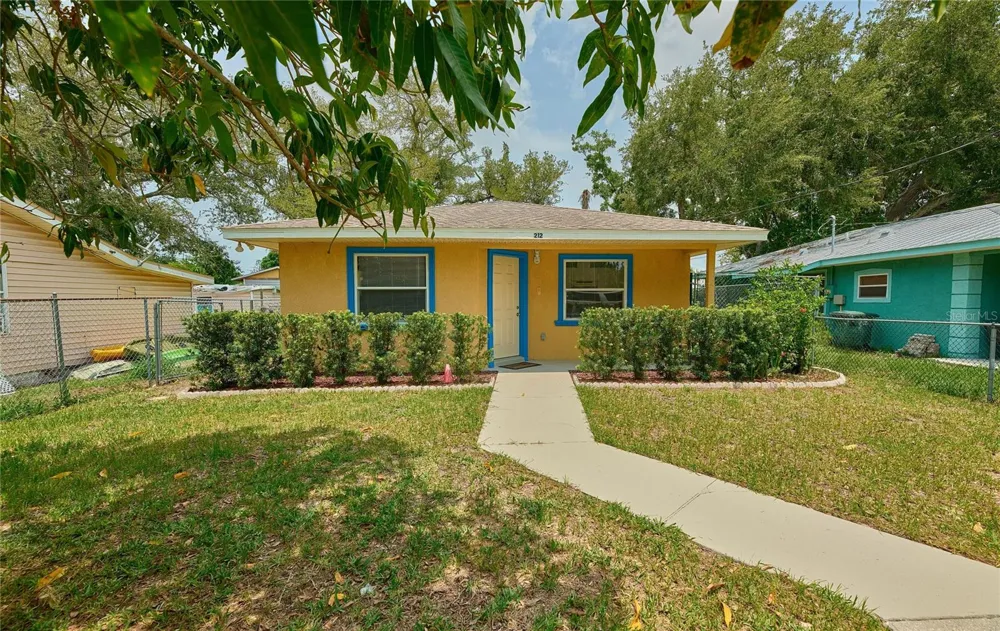 212 13TH AVENUE W Bradenton, FL 34205