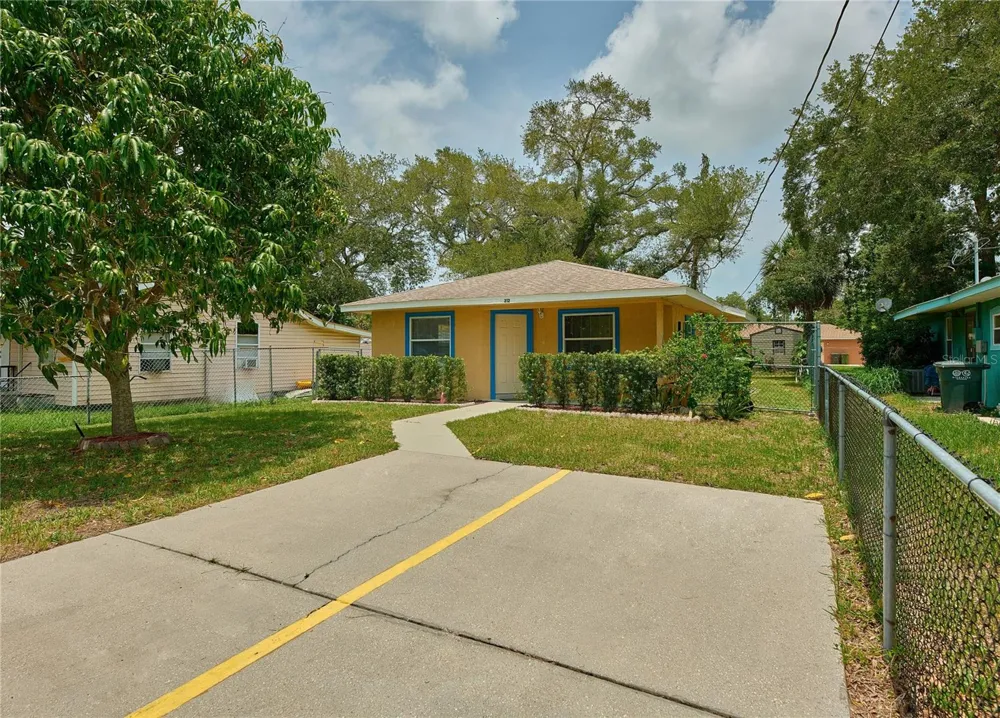 212 13TH AVENUE W Bradenton, FL 34205