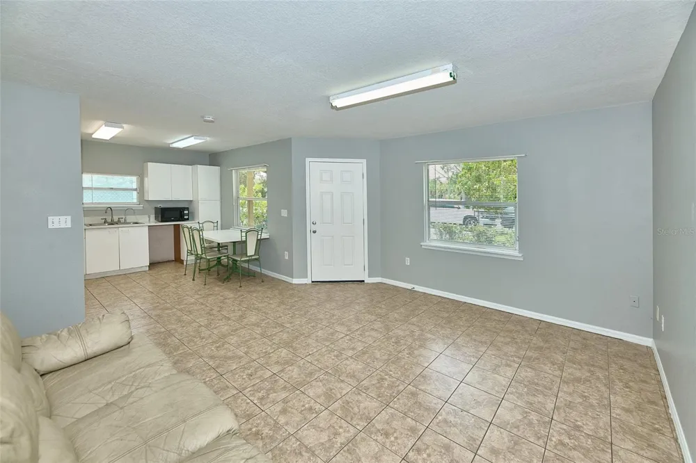 212 13TH AVENUE W Bradenton, FL 34205