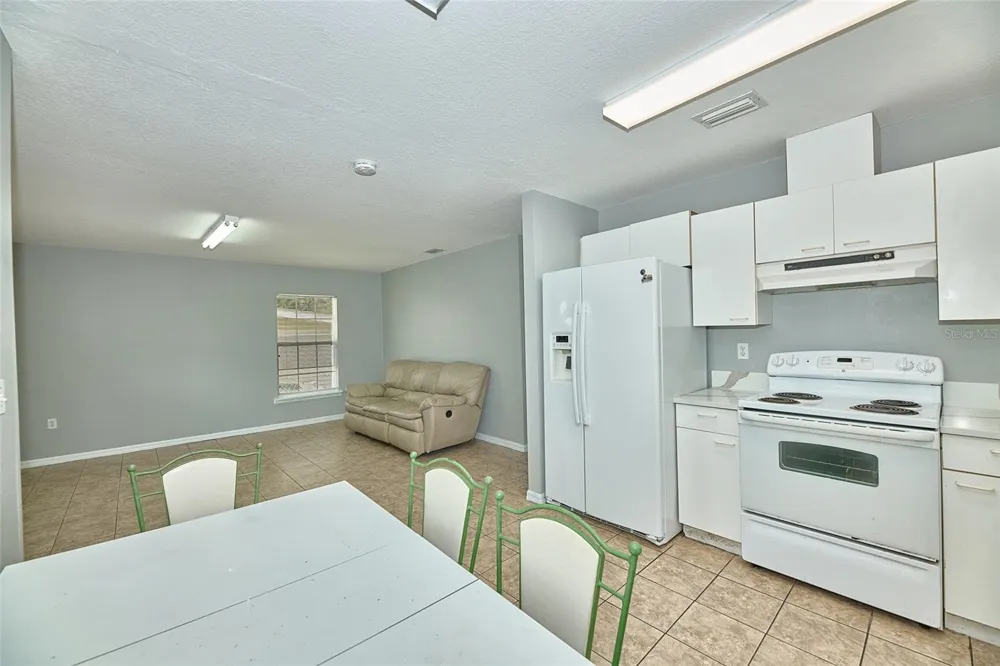 212 13TH AVENUE W Bradenton, FL 34205