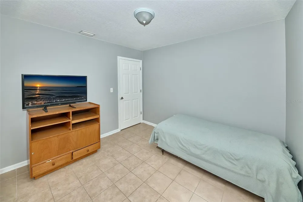 212 13TH AVENUE W Bradenton, FL 34205