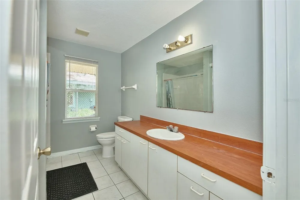 212 13TH AVENUE W Bradenton, FL 34205