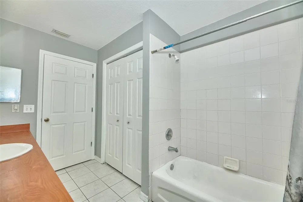 212 13TH AVENUE W Bradenton, FL 34205
