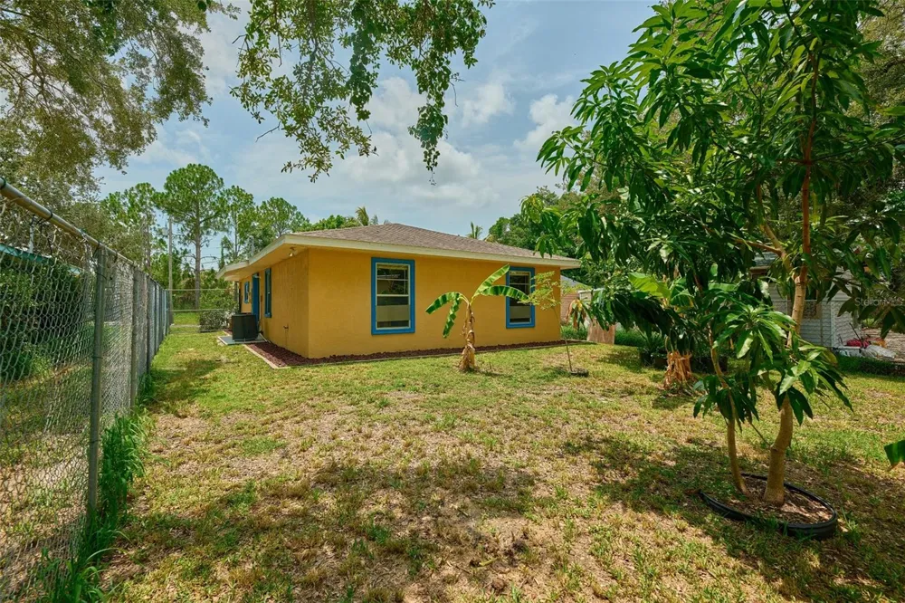212 13TH AVENUE W Bradenton, FL 34205