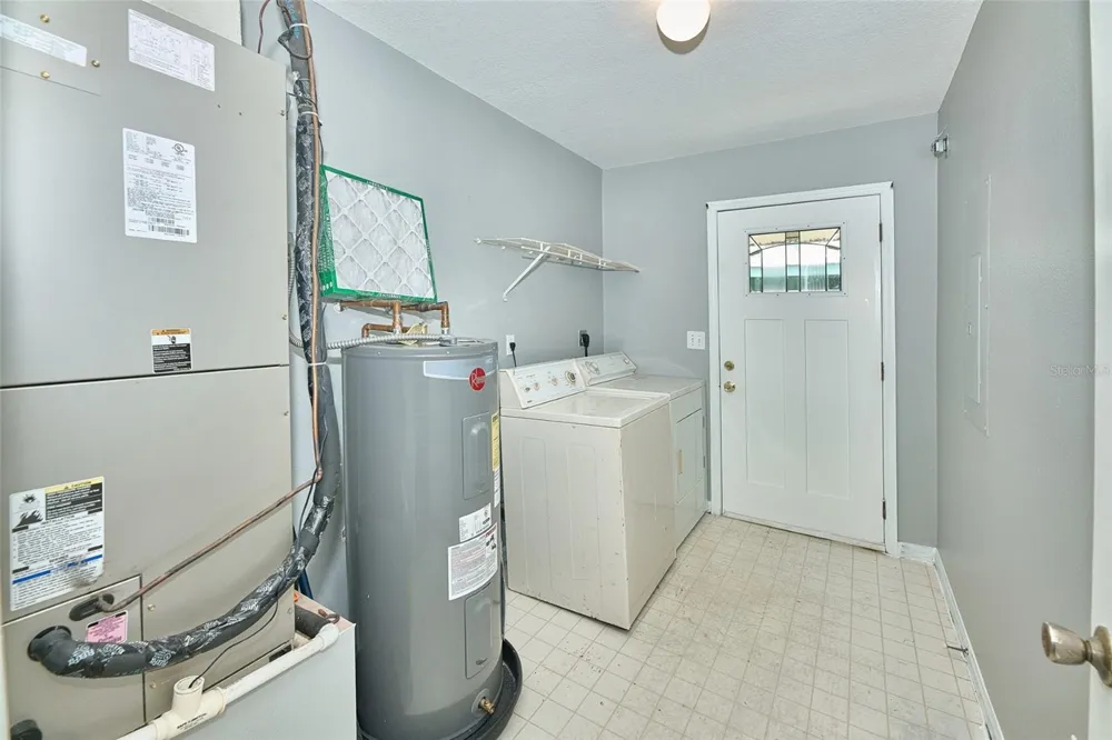 212 13TH AVENUE W Bradenton, FL 34205