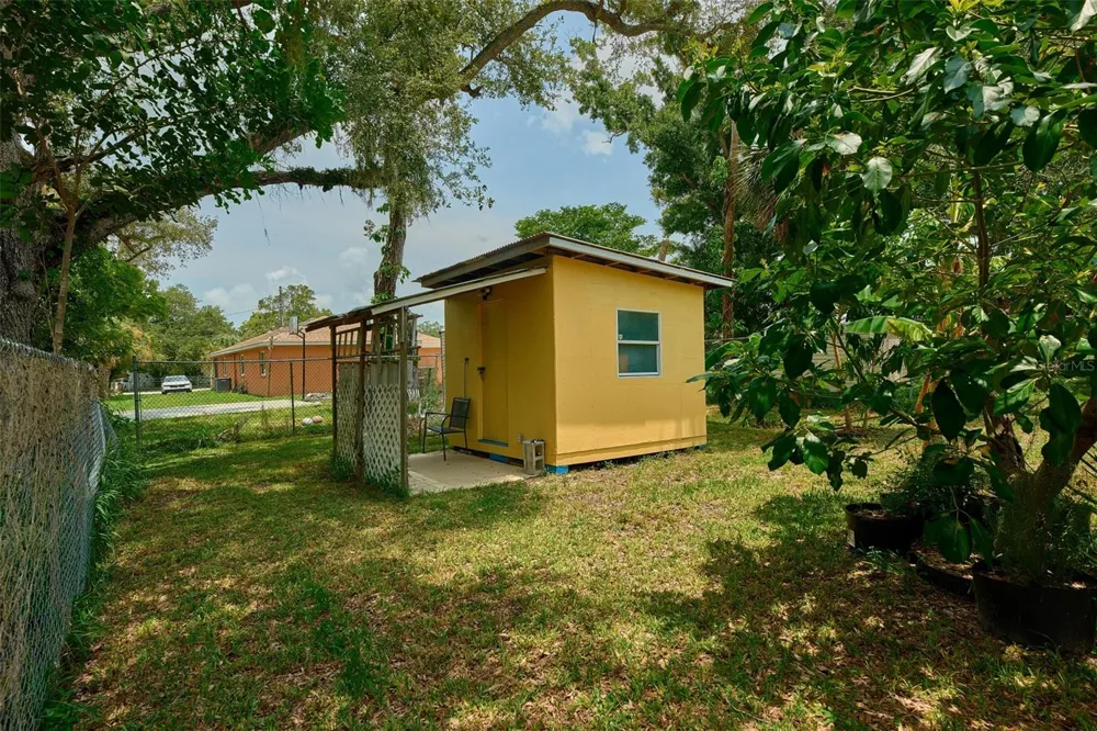 212 13TH AVENUE W Bradenton, FL 34205