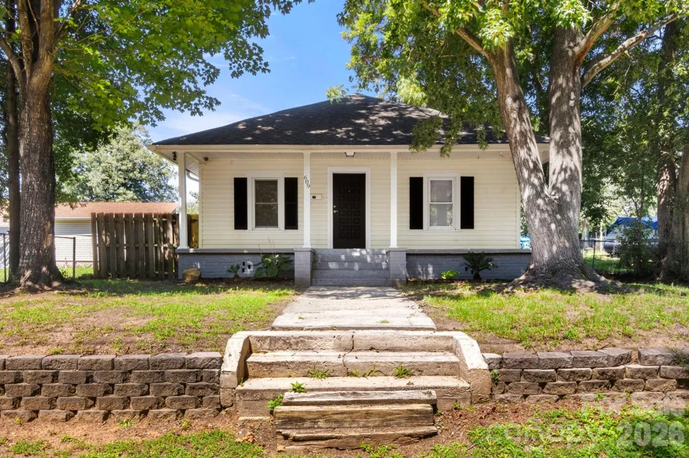 609 S Oak Street Gastonia, NC 28054