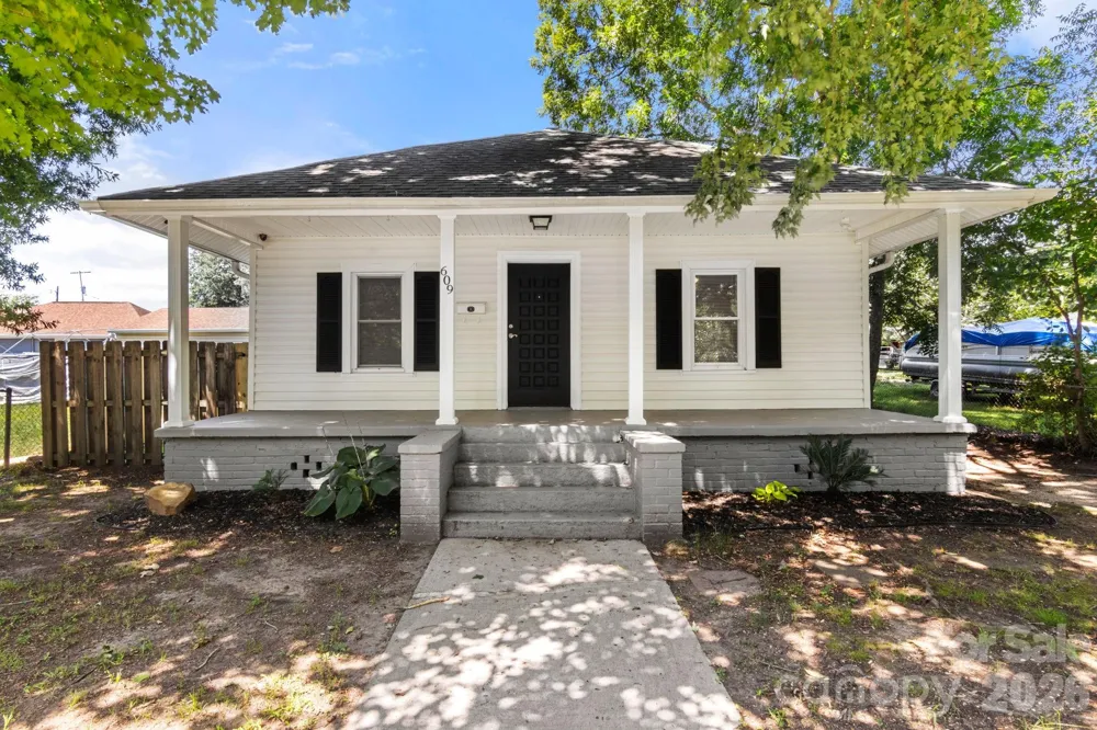 609 S Oak Street Gastonia, NC 28054