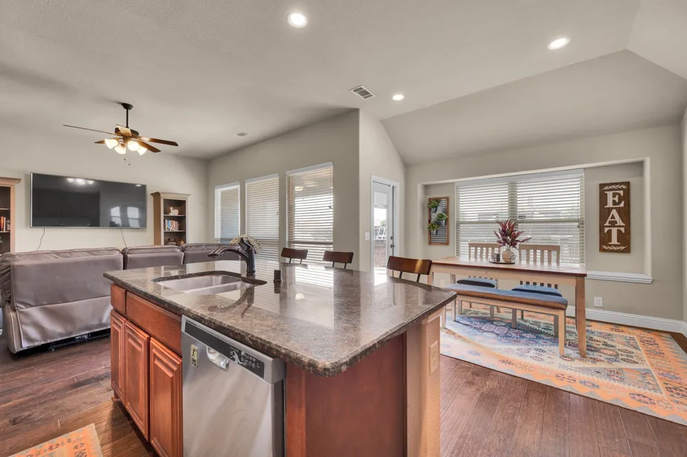 918 Newcastle Drive Midlothian, TX 76065