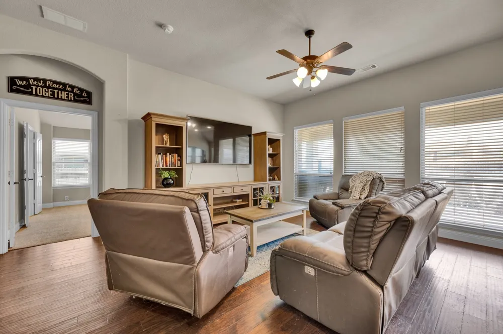 918 Newcastle Drive Midlothian, TX 76065