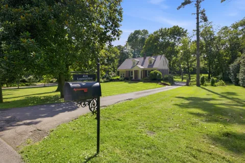 419 Lynnwood Blvd