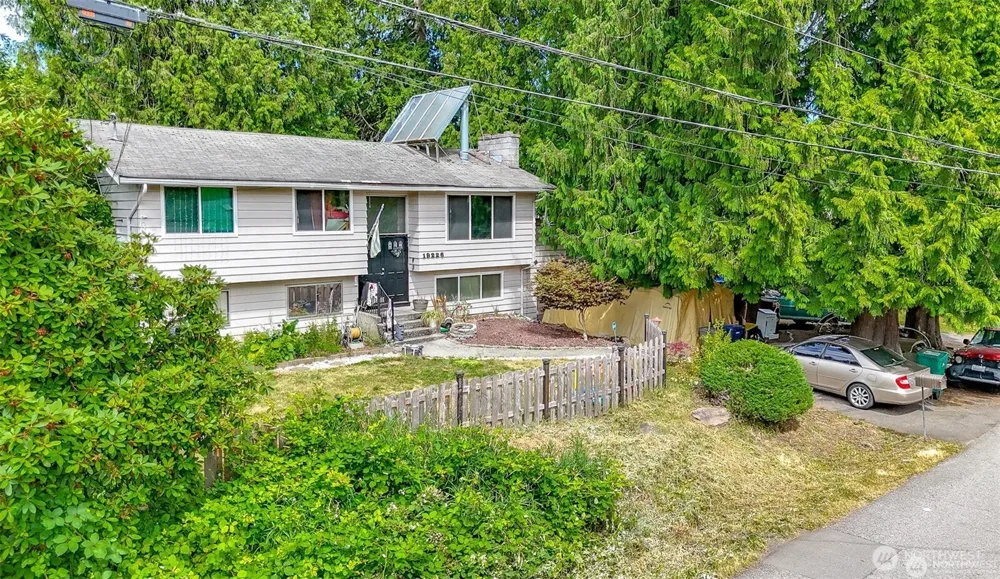 19226 7th Avenue W Lynnwood, WA 98036
