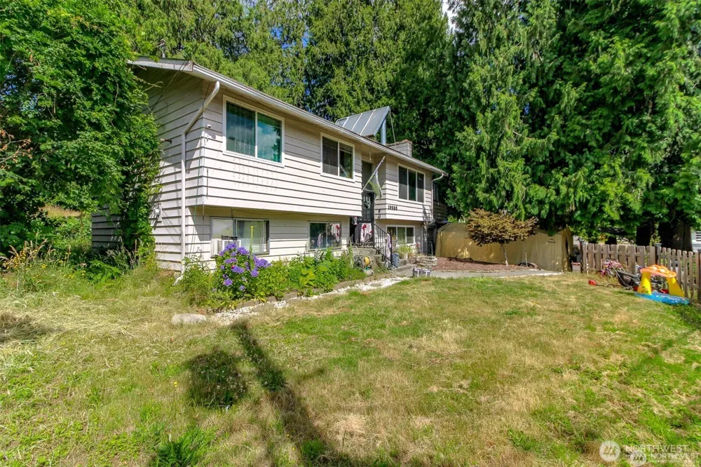 19226 7th Avenue W Lynnwood, WA 98036