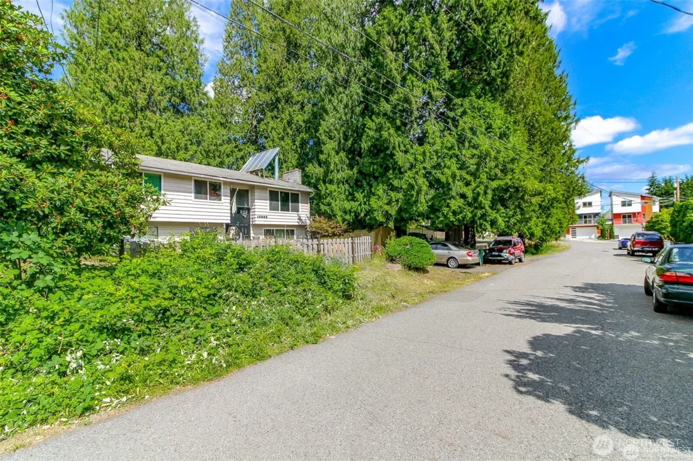 19226 7th Avenue W Lynnwood, WA 98036