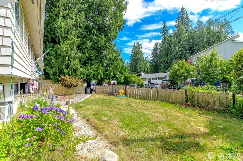 19226 7th Avenue W Lynnwood, WA 98036