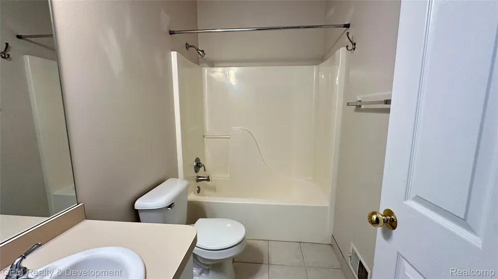 5555 WOODRUFF SHORE DRIVE Brighton Township, MI 48116