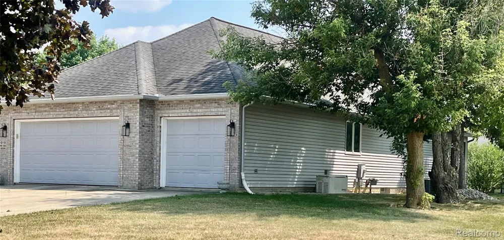 6119 Pine Creek Crossing Grand Blanc Charter Township, MI 48439