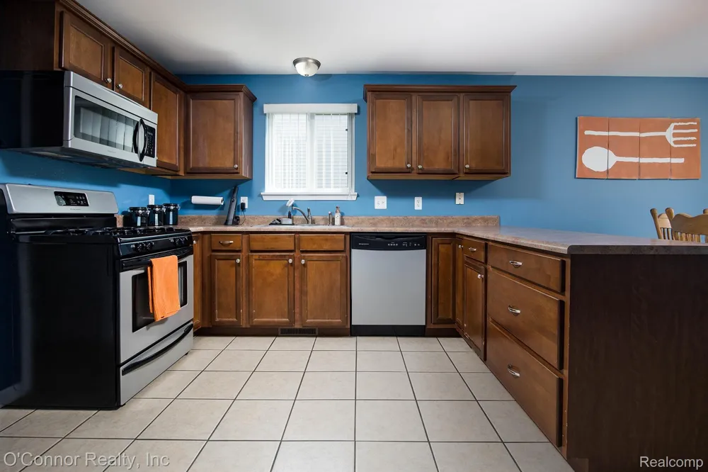 1327 Maddison Avenue Marysville City, MI 48040
