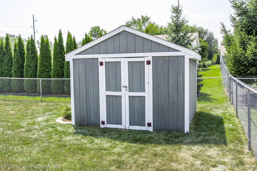 1327 Maddison Avenue Marysville City, MI 48040