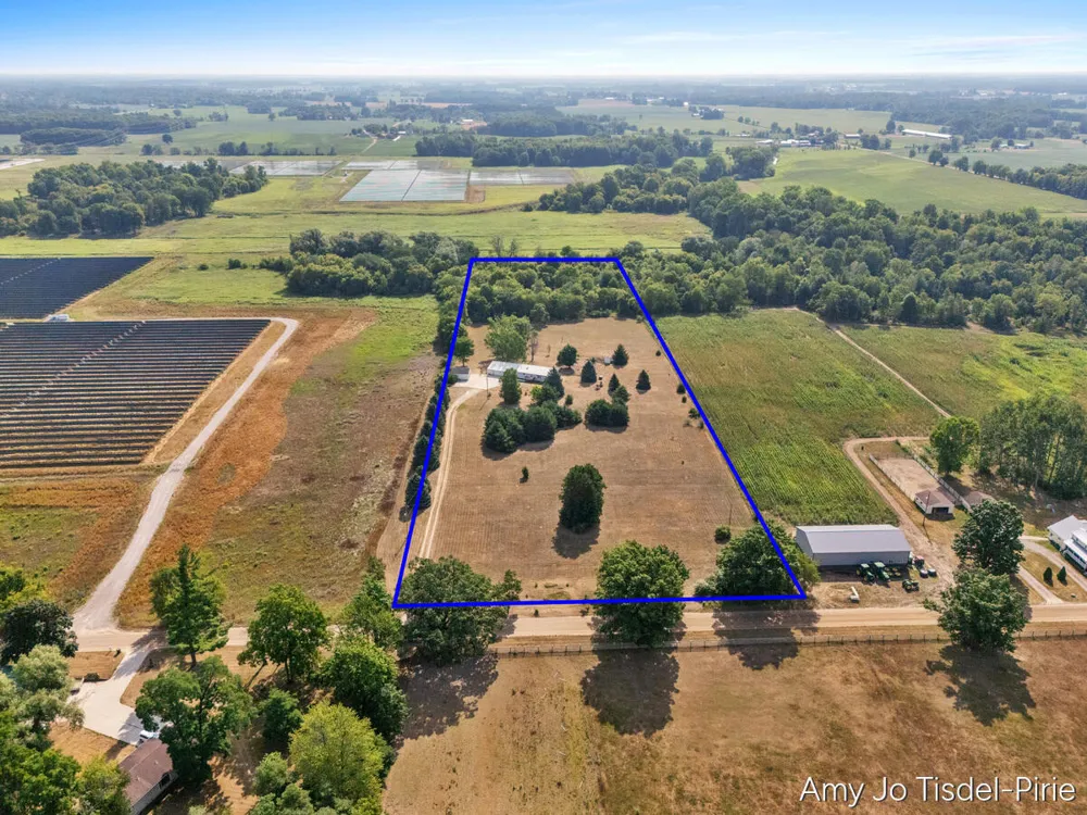 6643 S Wood Road Bushnell Township, MI 48884