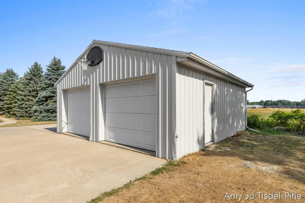 6643 S Wood Road Bushnell Township, MI 48884