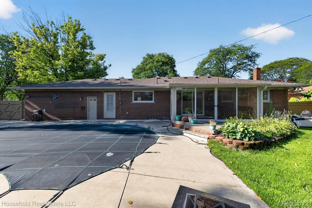 30110 Bentley Street Livonia City, MI 48154