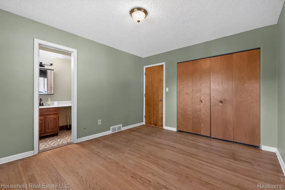 30110 Bentley Street Livonia City, MI 48154