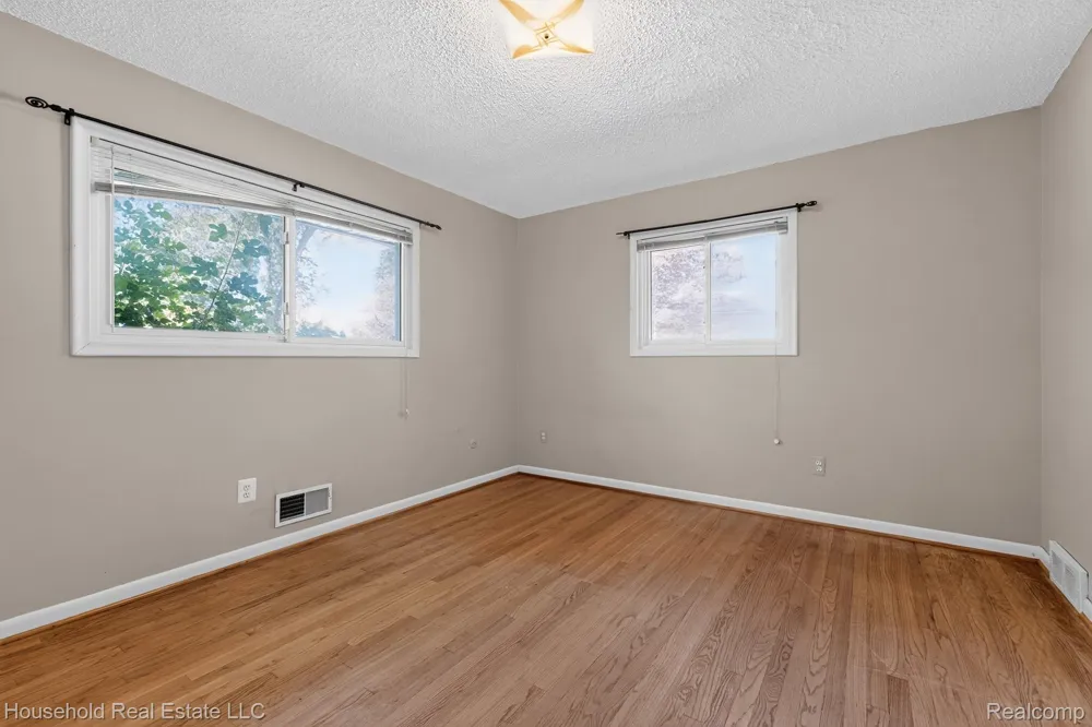 30110 Bentley Street Livonia City, MI 48154