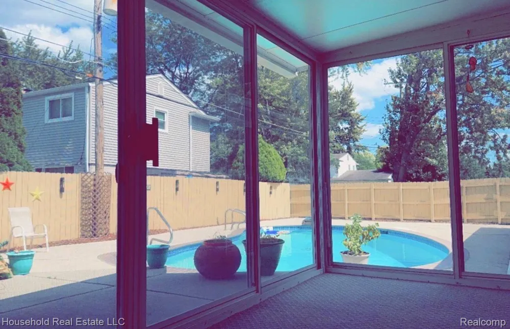 30110 Bentley Street Livonia City, MI 48154