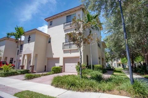 1020 E Longport Circle #F2