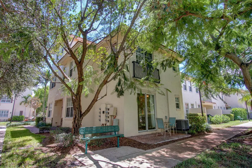 1020 E Longport Circle #F2 Delray Beach, FL 33444