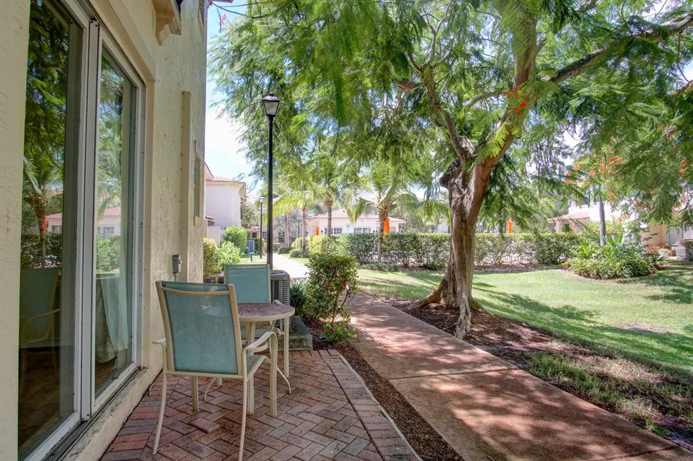 1020 E Longport Circle #F2 Delray Beach, FL 33444