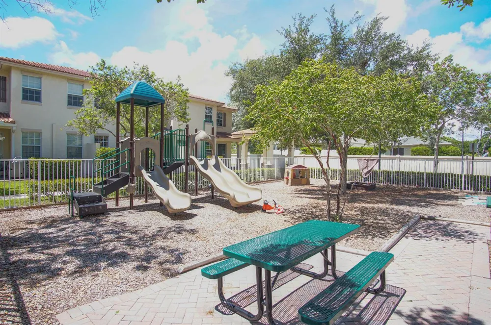 1020 E Longport Circle #F2 Delray Beach, FL 33444
